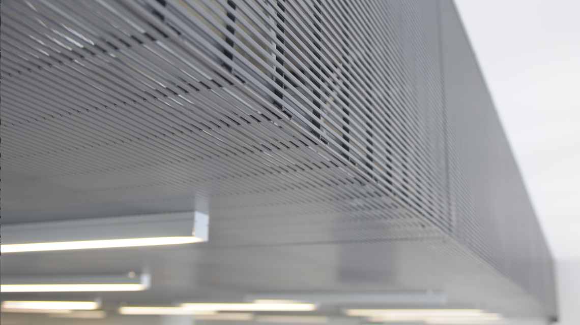 grilles électro-soudées ou SLOTS pour des applications en plafond sur mesure @plafondmetaldesign - <p>grilles électro-soudées ou SLOTS pour des applications en plafond sur mesure @plafondmetaldesign</p>