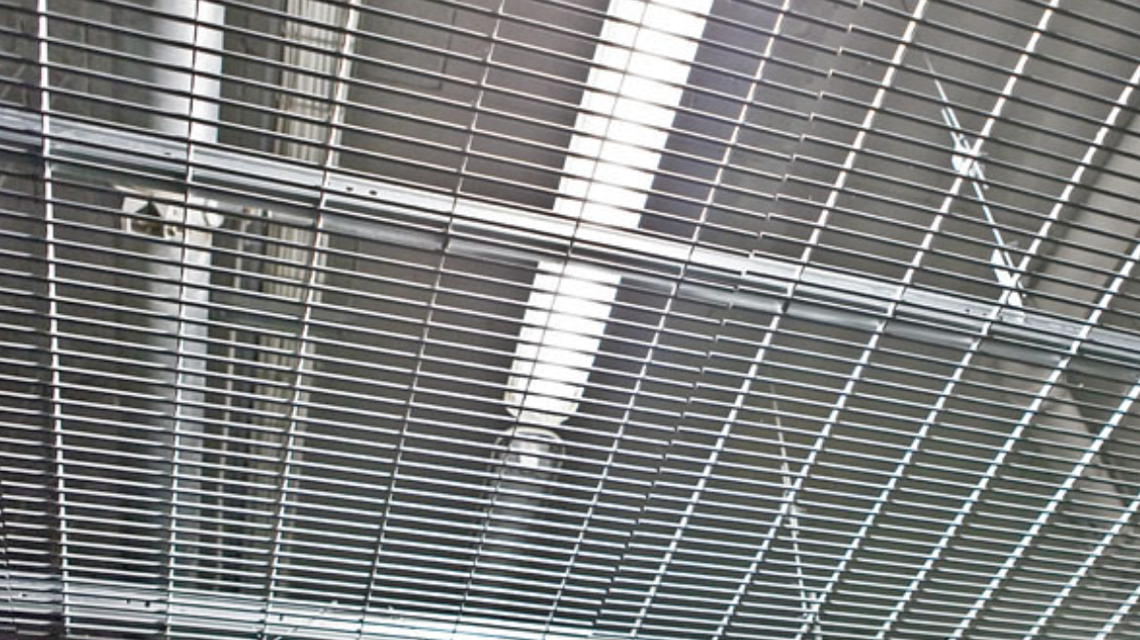 grille métallique électro-soudée SLOT architecture design www.plafondmetaldesign.fr - <p>grille métallique électro-soudée SLOT architecture design <a href=