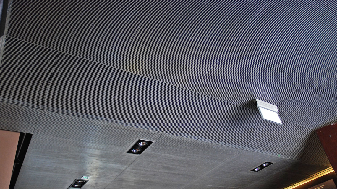 plafond en grille électro-soudée architecture design RADIUS www.plafondmetaldesign.fr - <p>plafond en grille électro-soudée architecture design RADIUS <a href=