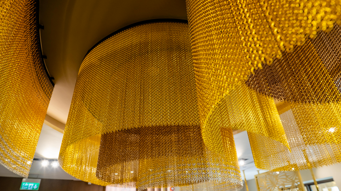 plafond en chaîne à maillons aluminium anodisés architecture et design www.plafondmetaldesign.fr - <p>plafond en chaîne à maillons aluminium anodisés architecture et design <a href=