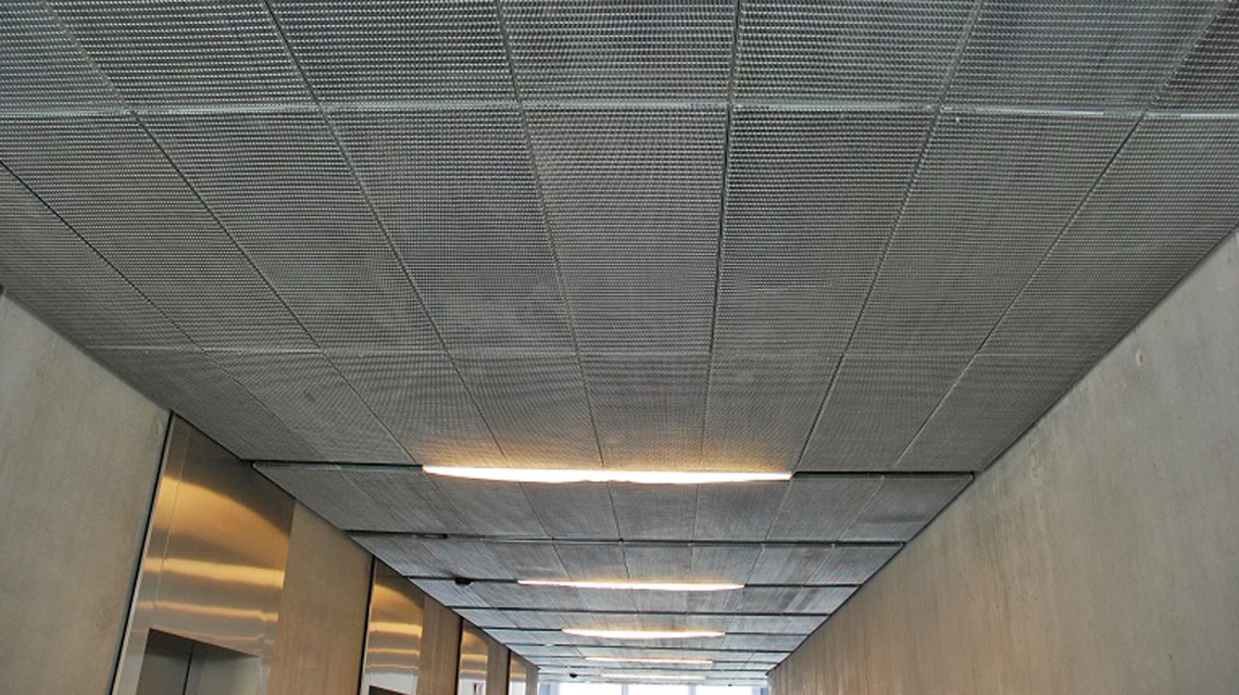 Plafond en maille métallique architecturale acier inox www.plafondmetaldesign.fr - <p>Plafond en maille métallique architecturale acier inox <a href=